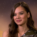 Bumblebee : Hailee Steinfeld nous dévoile les coulisses du tournage (interview)