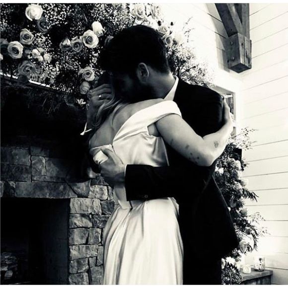 Miley Cyrus et Liam Hemsworth partagent des photos de leur mariage célébré le 23 décembre 2018