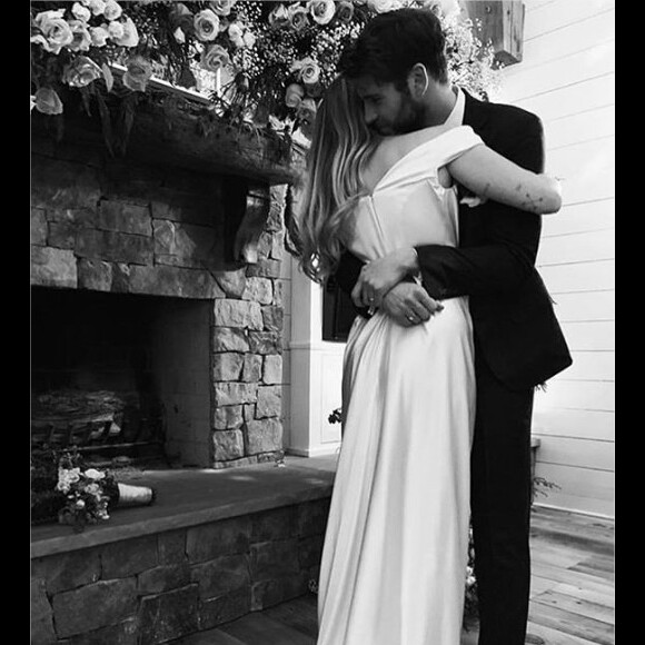 Miley Cyrus et Liam Hemsworth partagent des photos de leur mariage célébré le 23 décembre 2018