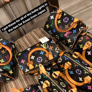 Kim Kardashian a acheté des sacs Louis Vuitton pour ses filles et ses nièces.