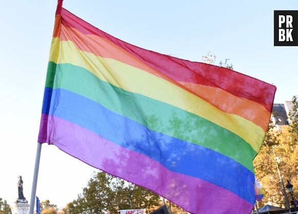 Le gouvernement français lance une campagne contre l'homophobie et la transphobie campagne dans les collèges et les lycées.