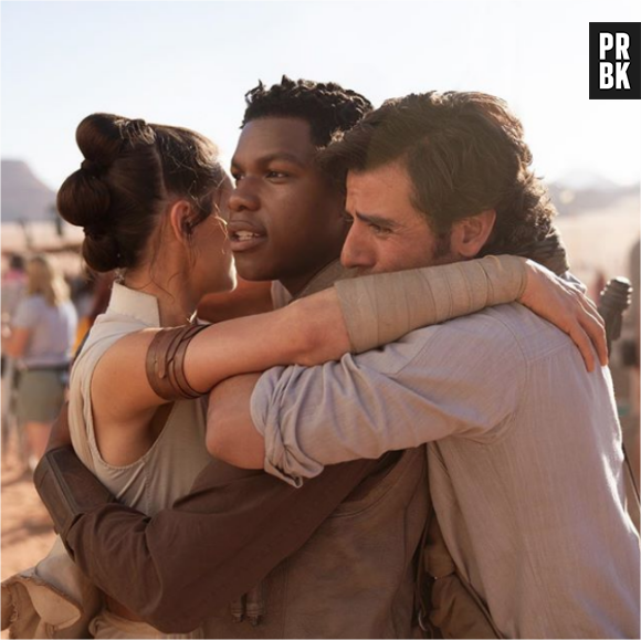 Star Wars 9 : Daisy Ridley, John Boyega et Oscar Issac sur une photo de la fin du tournage
