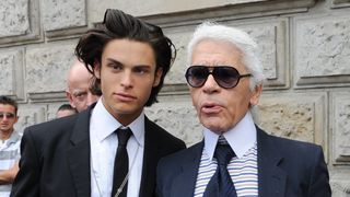 Baptiste Giabiconi : son émouvant hommage à Karl Lagerfeld, son "ange gardien"