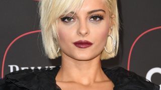 Bebe Rexha : son père a "honte" de ses photos "porno", elle réagit face à la colère des fans
