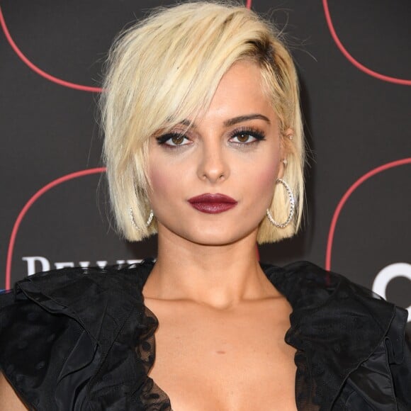 Bebe Rexha : son père a "honte" de ses photos "porno" : les fans le clashent, la chanteuse le défend.