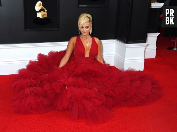 Bebe Rexha : son père a "honte" de ses photos "porno" : les fans le clashent, la chanteuse le défend.