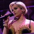 Bebe Rexha : son père a "honte" de ses photos "porno" : les fans le clashent, la chanteuse le défend.