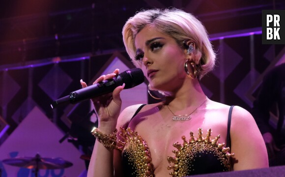 Bebe Rexha : son père a "honte" de ses photos "porno" : les fans le clashent, la chanteuse le défend.