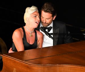 Lady Gaga et Bradley Cooper très proches aux Oscars : leur prestation a semé le doute sur leur relation.