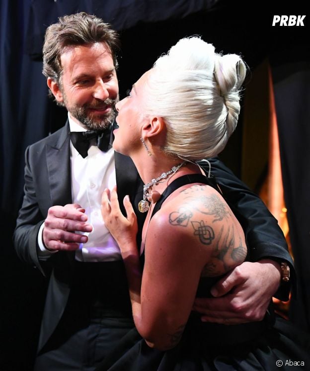 Lady Gaga et Bradley Cooper très proches aux Oscars : leur prestation a semé le doute sur leur relation.