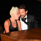 Lady Gaga et Bradley Cooper complices aux Oscars : "Ils ont vu de l'amour ? C'est ce qu'on voulait"
