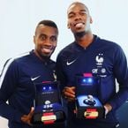 C'est fait ! Paul Pogba et Antoine Griezmann ont offert une bague de Champions aux Bleus