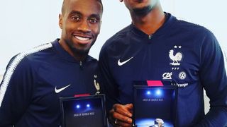 C'est fait ! Paul Pogba et Antoine Griezmann ont offert une bague de Champions aux Bleus