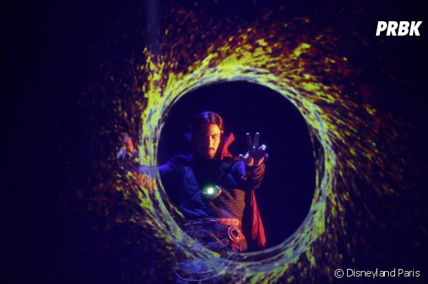 Disneyland Paris : le spectacle "Marvel : L'Alliance des Super Héros" avec Doctor Strange
