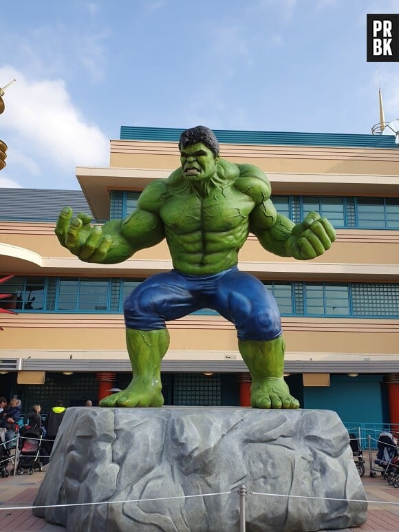 Disneyland Paris : la statue géante de Hulk