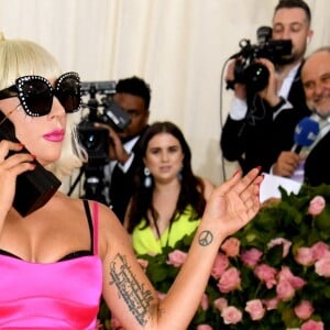 Lady Gaga sur le red carpet du Met Gala 2019