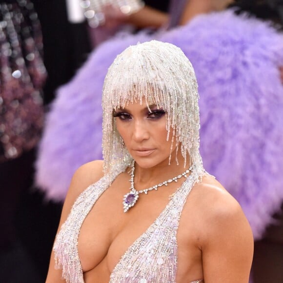 Jennifer Lopez sur le red carpet du Met Gala 2019