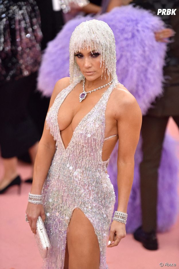 Jennifer Lopez sur le red carpet du Met Gala 2019