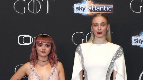 Game of Thrones : Sophie Turner l'avoue, elle embrassait Maisie Williams sur le tournage