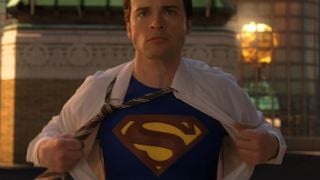 Arrow : Tom Welling reprend son rôle de Superman (Smallville) pour le gigantesque crossover