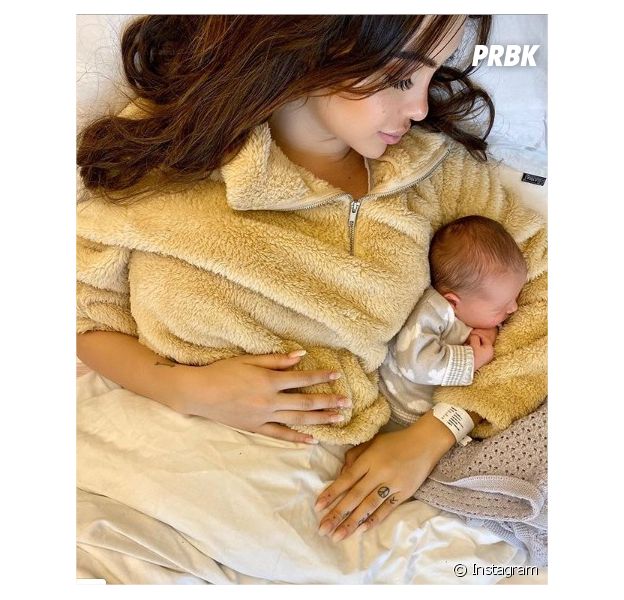 Nabilla Benattia pose avec son fils Milann né le 11 octobre 2019