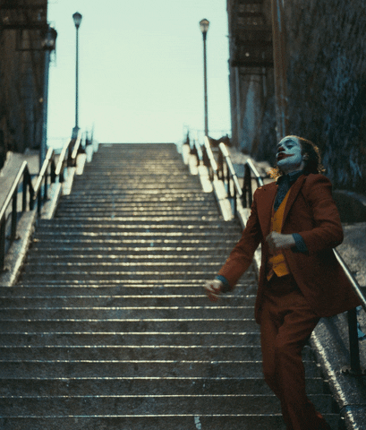 Joker : les internautes se prennent pour Joaquin Phoenix et rejouent la scène des escaliers dans le Bronx, les habitants en ont marre