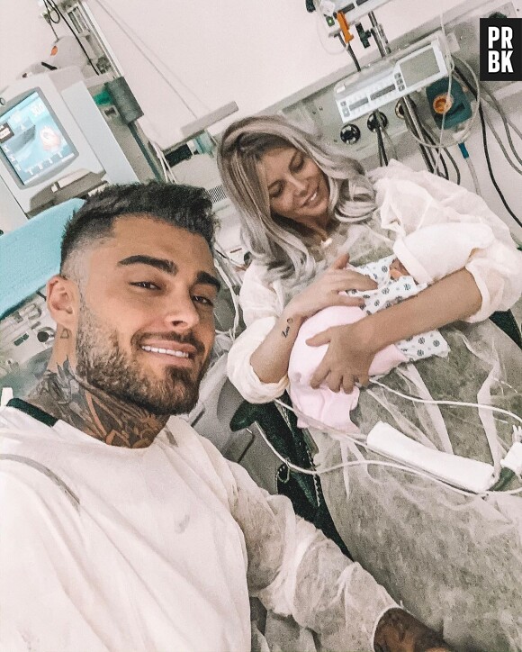 Jessica Thivenin et Thibault Kuro aux côtés de leur bébé