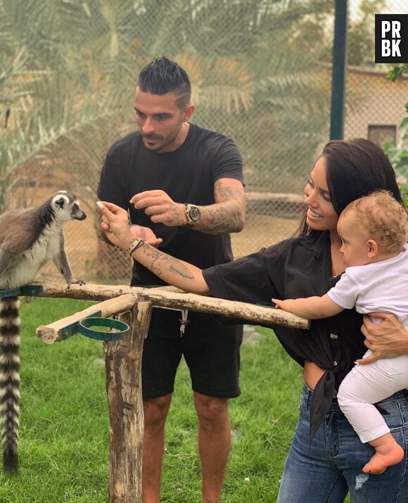 Manon Marsault et Julien Tanti avec leur fils Tiago