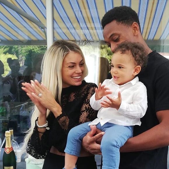 Mélanie Da Cruz et Anthony Martial avec leur fils Swan