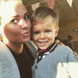 Kelly Helard pose avec son fils Lyam sur Instagram