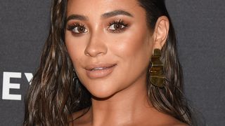 Shay Mitchell maman : la star de PLL dévoile le prénom original de son bébé