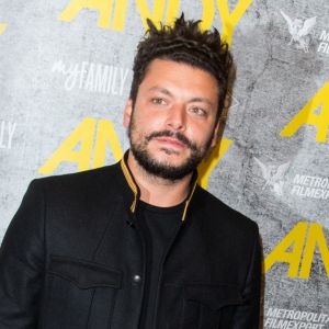 Kev Adams revient sur le divorce de ses parents : "J'ai pris une claque dans la gueule"
