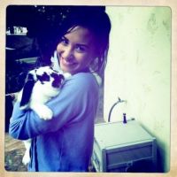 Demi Lovato ... Trop mignonne avec son lapin