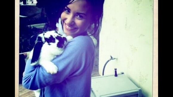 Demi Lovato ... Trop mignonne avec son lapin