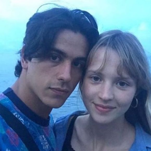 Angèle revient sur sa rupture avec Léo Walk : "Avec la notoriété, tout a changé"