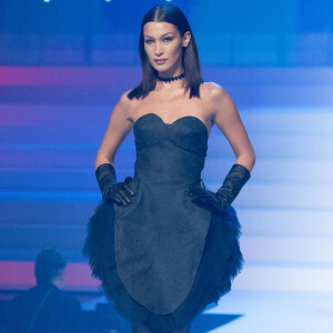 Bella Hadid lors du dernier défilé Haute-Couture de Jean-Paul Gaultier à la Paris Fashion Week
