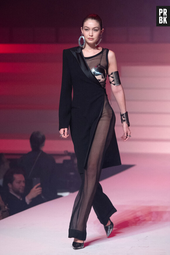 Gigi Hadid lors du dernier défilé Haute-Couture de Jean-Paul Gaultier à la Paris Fashion Week