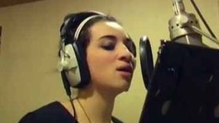 Camelia Jordana ... son nouveau single ... ''Moi c'est''