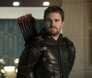 The Flash, Legends, Supergirl... Stephen Amell bientôt de retour dans le Arrowverse ? Il répond
