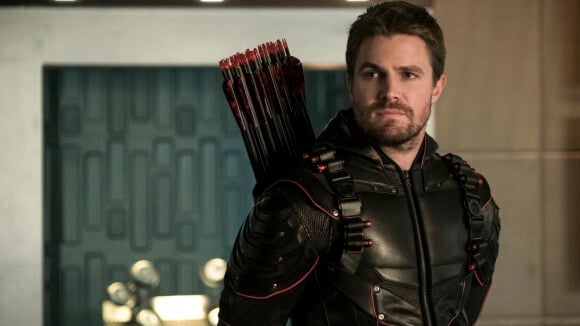 The Flash, Legends, Supergirl... Stephen Amell bientôt de retour dans le Arrowverse ? Il répond