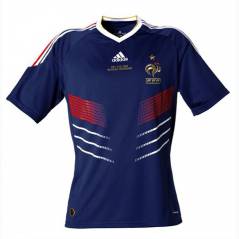 Adidas et le dernier maillot des Bleus ... lors de France / Angleterre