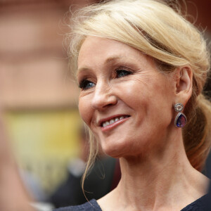 J.K. Rowling de nouveau pointée du doigt pour ses commentaires anti-trans
