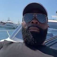Kaaris insulté et caillassé par des jeunes depuis son bateau à Cannes