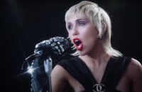 Miley Cyrus : boules à facettes, paillettes... la chanteuse en mode disco dans le clip Midnight Sky