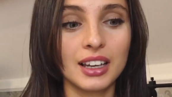 Mennel (The Voice) explique pourquoi elle ne porte plus le turban