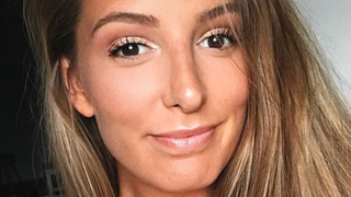 Emma CakeCup en larmes : un hacker la menace de dévoiler des photos d'elle nue