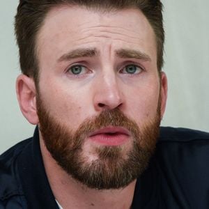 Chris Evans dévoile par erreur une dickpic, Mark Ruffalo réagit avec humour