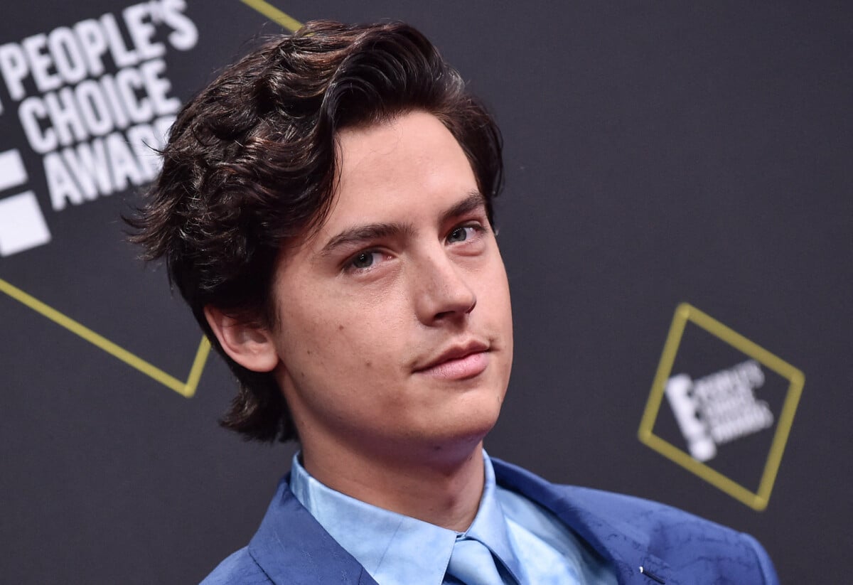 Cole Sprouse en couple avec un mannequin ? Les photos qui sèment le doute -  PureBreak