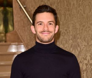 Jonathan Bailey (La Chronique des Bridgerton) se prononce sur les acteurs hétéros qui jouent des personnages gays, et inversement