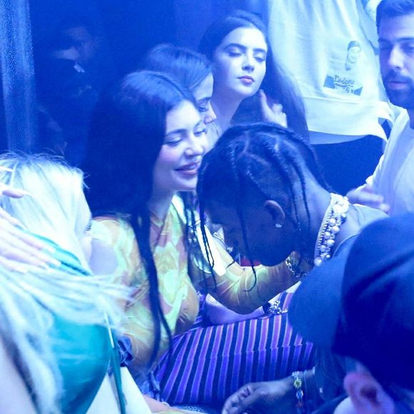 Kylie Jenner et Travis Scott de nouveau en couple : aperçus très proches et complices, ils seraient prêts à se remettre ensemble